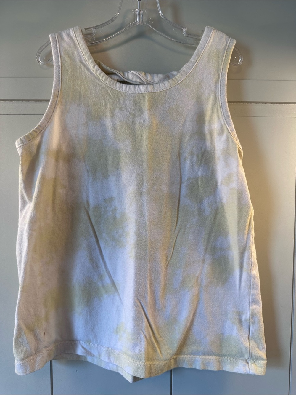 GAP Women's White and Pale Yellow Tie-Dye Tank